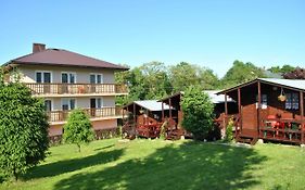 Nad Jeziorem Domki i Pokoje 781-281-434